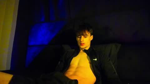 Snapshot of skinnyguywithbigd chatting on 01-12-25, 10:43 skinnyguywithbigd online show from 01-12-25, 10:43