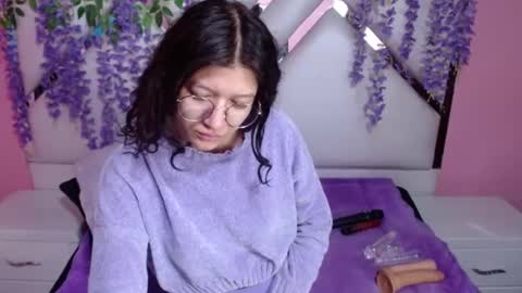 Snapshot of skinnyhorny_ chatting on 12-21-24, 03:25 SKINNYHORNY online show from 12-21-24, 03:25