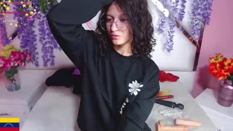 Snapshot of skinnyhorny_ chatting on 12-28-24, 05:55 SKINNYHORNY online show from 12-28-24, 05:55