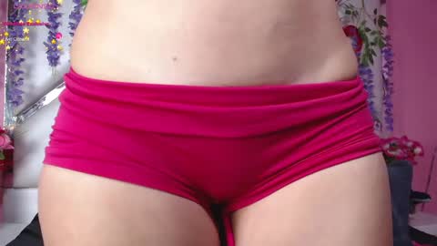 Snapshot of skinnyhorny_ chatting on 01-28-25, 08:36 SKINNYHORNY online show from 01-28-25, 08:36