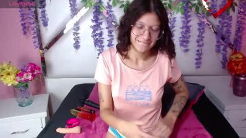 Snapshot of skinnyhorny_ chatting on 01-31-25, 03:41 SKINNYHORNY online show from 01-31-25, 03:41