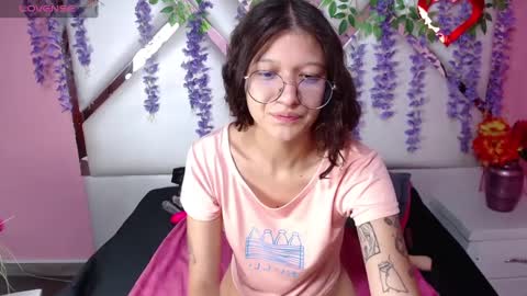 Snapshot of skinnyhorny_ chatting on 01-31-25, 10:42 SKINNYHORNY online show from 01-31-25, 10:42