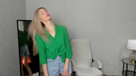 Skinnyladyy online show from 01-28-25, 02:11