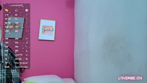 Snapshot of skinnyneighbour_ chatting on 12-10-24, 02:59 Karla online show from 12-10-24, 02:59