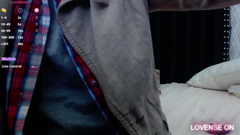 Snapshot of skinnyneighbour_ chatting on 12-31-24, 03:01 Karla online show from 12-31-24, 03:01