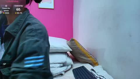 Snapshot of skinnyneighbour_ chatting on 01-17-25, 03:12 Karla online show from 01-17-25, 03:12