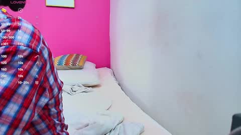 Snapshot of skinnyneighbour_ chatting on 01-21-25, 03:04 Karla online show from 01-21-25, 03:04