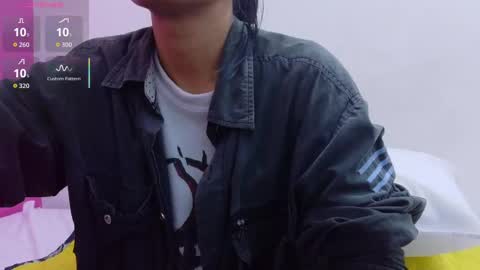 Snapshot of skinnyneighbour_ chatting on 10-17-25, 02:59 Karla online show from 10-17-25, 02:59