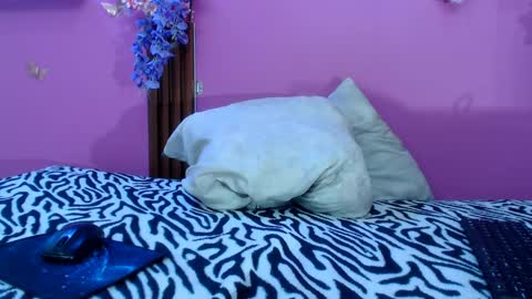 Snapshot of skinnysofia18 chatting on 05-21-26, 02:35 sofia online show from 05-21-26, 02:35