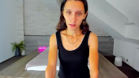 Snapshot of skinnystar_ chatting on 09-30-25, 04:28 Julia online show from 09-30-25, 04:28