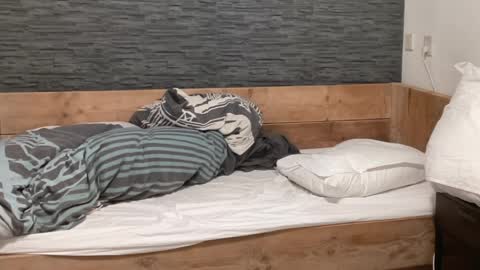 skinnysubboyfeet1999 online show from 03-28-26, 05:23