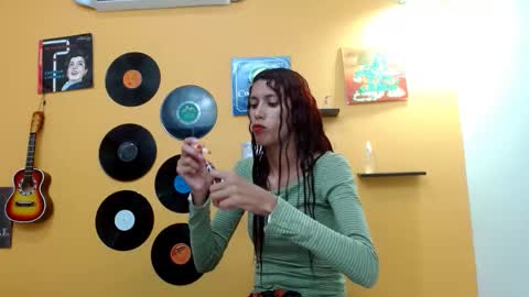 Snapshot of skinnyverus18 chatting on 09-28-25, 06:57 VERUS online show from 09-28-25, 06:57