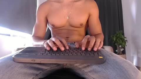 Liam Vokov online show from 02-18-26, 01:40