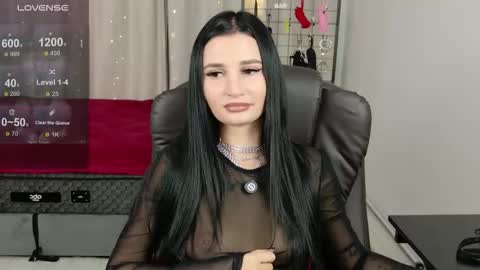 Snapshot of sky011fall chatting on 09-16-25, 09:38 Eliza online show from 09-16-25, 09:38