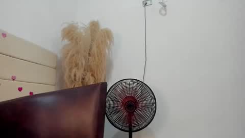 Snapshot of sky_dancer chatting on 09-17-25, 06:15 Reuben online show from 09-17-25, 06:15