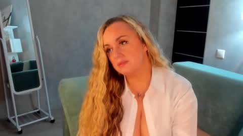 Snapshot of sky_kuper chatting on 11-27-25, 12:35 Sky online show from 11-27-25, 12:35