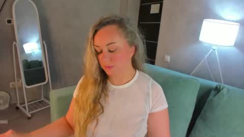 Snapshot of sky_kuper chatting on 06-24-26, 01:04 Sky online show from 06-24-26, 01:04