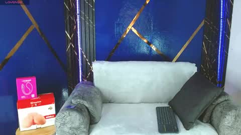 Snapshot of sky_walkerss chatting on 05-08-26, 06:02 sky_walkerss online show from 05-08-26, 06:02