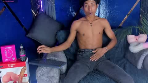 Snapshot of sky_walkerss chatting on 05-30-26, 05:54 sky_walkerss online show from 05-30-26, 05:54