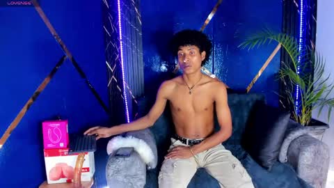 Snapshot of sky_walkerss chatting on 06-07-26, 06:44 sky_walkerss online show from 06-07-26, 06:44