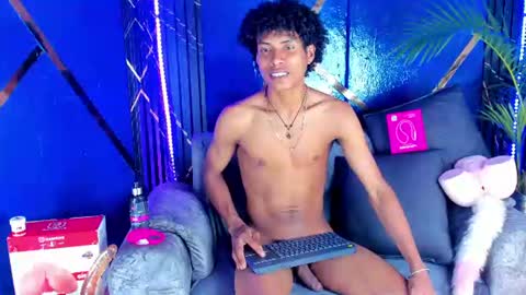 Snapshot of sky_walkerss chatting on 06-17-26, 06:20 sky_walkerss online show from 06-17-26, 06:20