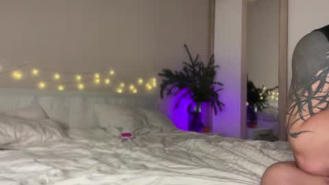 Snapshot of skyffi chatting on 12-26-24, 08:11 GARRY AND SOPHIA online show from 12-26-24, 08:11