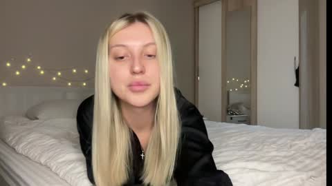 Snapshot of skyffi chatting on 02-06-25, 07:29 GARRY AND SOPHIA online show from 02-06-25, 07:29