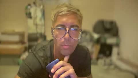 Snapshot of skyfly333 chatting on 03-01-26, 03:03 IAN HARD online show from 03-01-26, 03:03