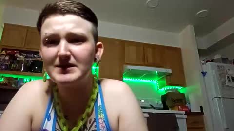 Snapshot of skyisacutie chatting on 12-17-25, 08:53 Skyisacutie online show from 12-17-25, 08:53