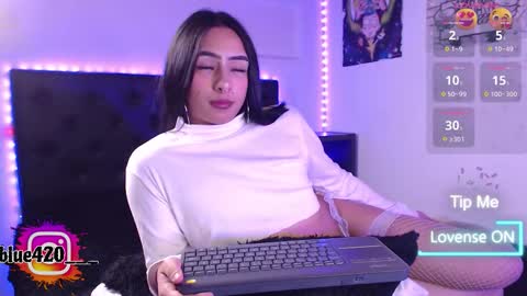 Snapshot of skyler__blue4 chatting on 11-11-25, 11:05 blue online show from 11-11-25, 11:05