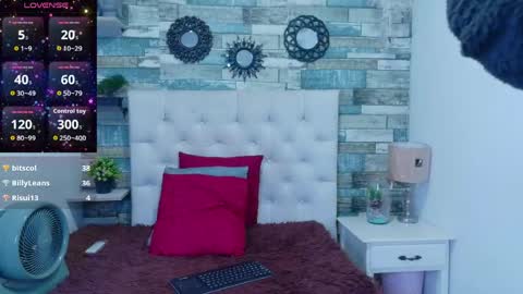 Snapshot of skyler_naomi chatting on 05-13-26, 01:30 skyler_naomi online show from 05-13-26, 01:30