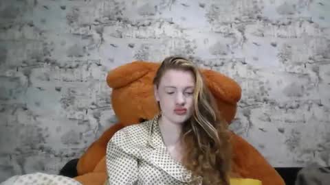 Skyler online show from 10-29-25, 05:04