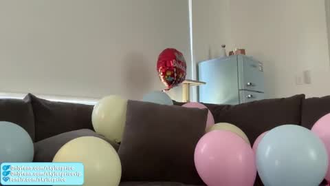 Snapshot of skylerprice chatting on 10-17-25, 02:59 skyler online show from 10-17-25, 02:59