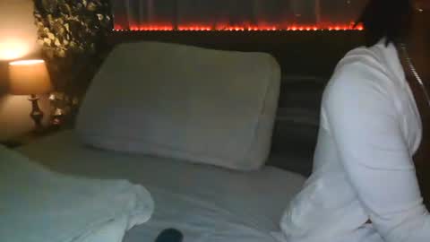 Snapshot of skyonetoo3 chatting on 11-12-25, 02:45 skyonetoo3 online show from 11-12-25, 02:45