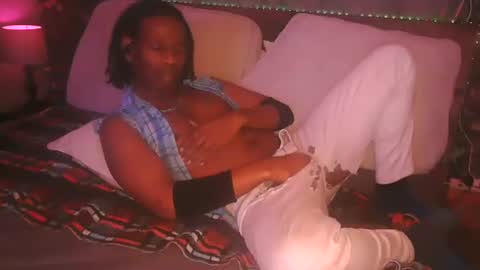 Snapshot of skyonetoo3 chatting on 11-28-25, 12:57 skyonetoo3 online show from 11-28-25, 12:57