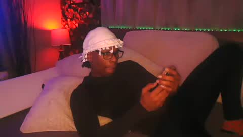 Snapshot of skyonetoo3 chatting on 12-13-25, 10:59 skyonetoo3 online show from 12-13-25, 10:59