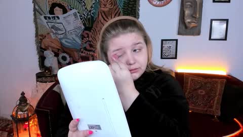 Snapshot of sladadeew chatting on 11-30-25, 09:13 Slada Deew online show from 11-30-25, 09:13