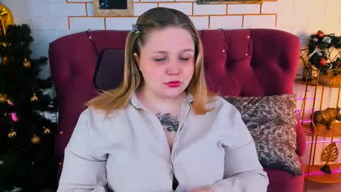 Snapshot of sladadeew chatting on 12-14-25, 09:14 Slada Deew online show from 12-14-25, 09:14