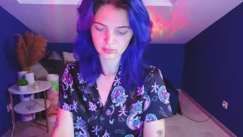 Emilia online show from 10-11-25, 09:24