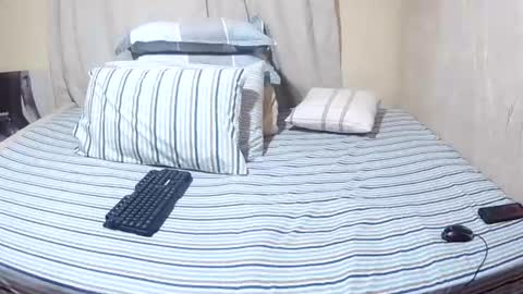 Snapshot of slender_sweetbabe chatting on 06-24-26, 11:31 slender_sweetbabe online show from 06-24-26, 11:31