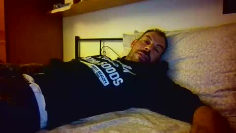 Snapshot of slevin1983 chatting on 12-22-25, 12:18 slevin online show from 12-22-25, 12:18