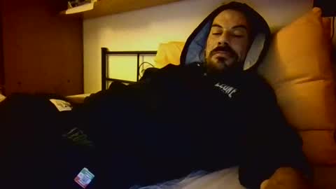 Snapshot of slevin1983 chatting on 01-14-26, 12:05 slevin online show from 01-14-26, 12:05