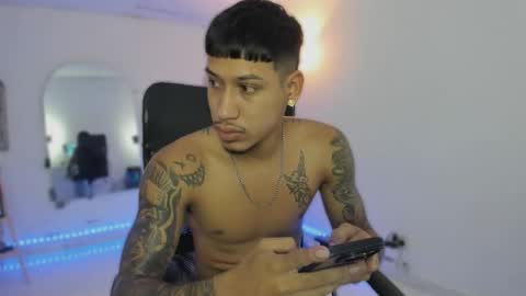 Snapshot of slim_master12 chatting on 12-17-25, 09:32 slim_master12 online show from 12-17-25, 09:32