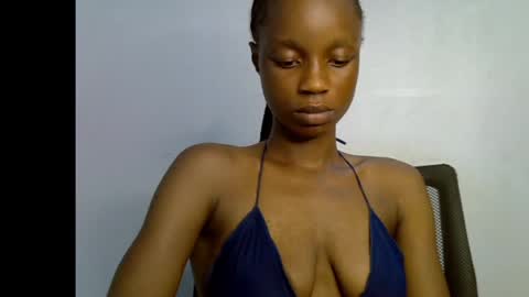 Snapshot of slim_petitqueen chatting on 04-16-26, 09:39 Alice online show from 04-16-26, 09:39