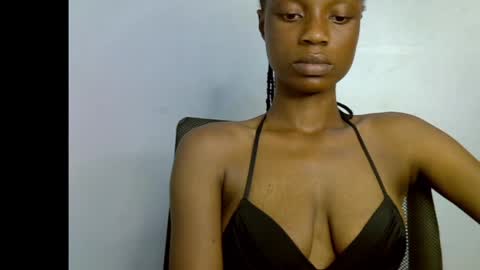 Snapshot of slim_petitqueen chatting on 04-18-26, 07:07 Alice online show from 04-18-26, 07:07