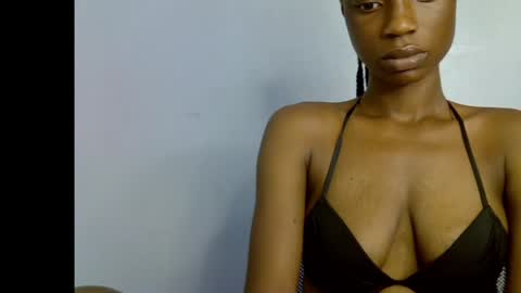 Snapshot of slim_petitqueen chatting on 04-19-26, 08:02 Alice online show from 04-19-26, 08:02
