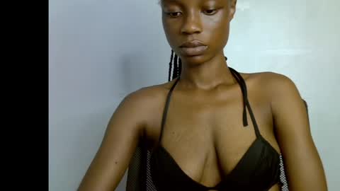 Snapshot of slim_petitqueen chatting on 04-19-26, 06:10 Alice online show from 04-19-26, 06:10