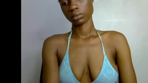 Snapshot of slim_petitqueen chatting on 04-20-26, 07:37 Alice online show from 04-20-26, 07:37