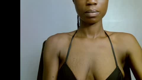 Snapshot of slim_petitqueen chatting on 04-25-26, 05:54 Alice online show from 04-25-26, 05:54