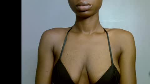 Snapshot of slim_petitqueen chatting on 04-26-26, 06:44 Alice online show from 04-26-26, 06:44